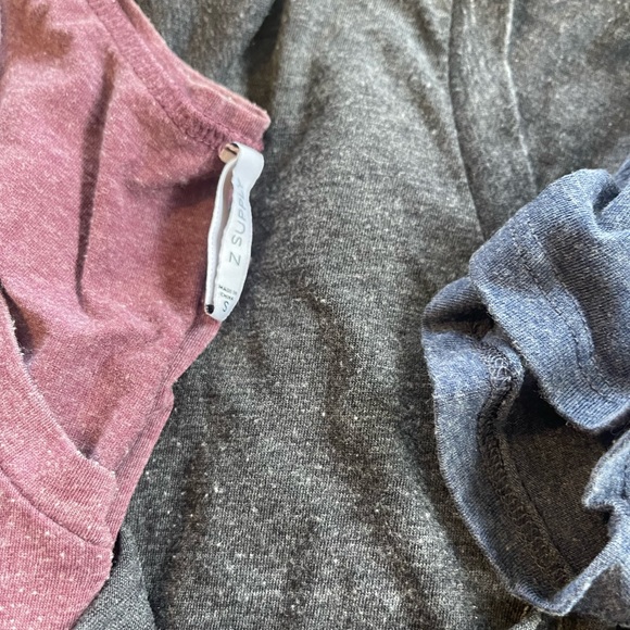 Z Supply women’s, bundle 4 tees, and one tank. - Picture 4 of 13